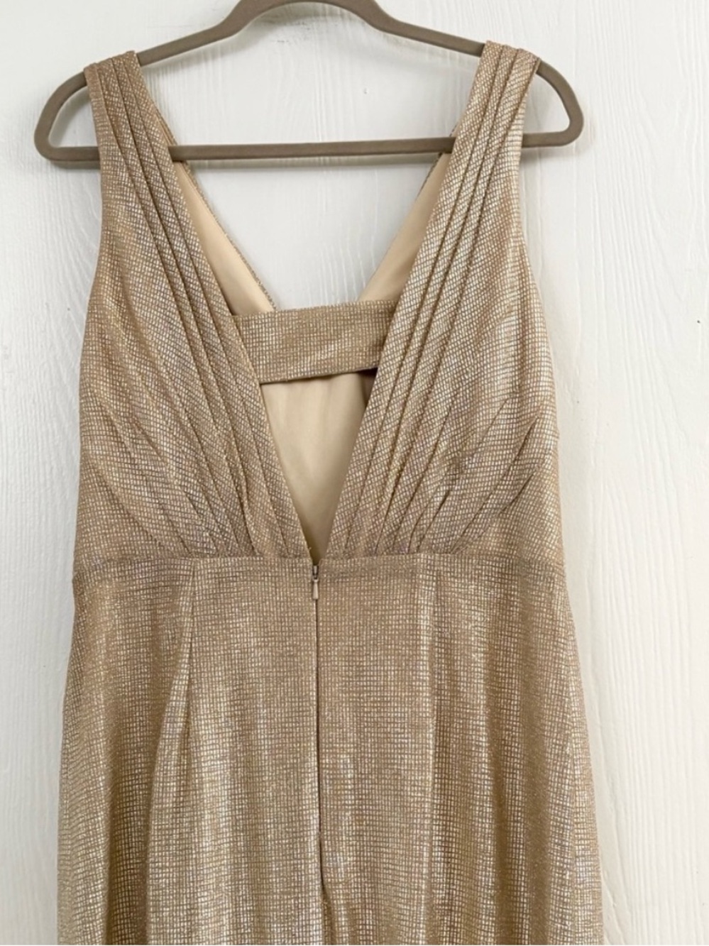 Hailey Paige Gold Metallic
Pleated Gown Sleeveless Formal Maxi Dress Size 12 - Picture 7 of 12